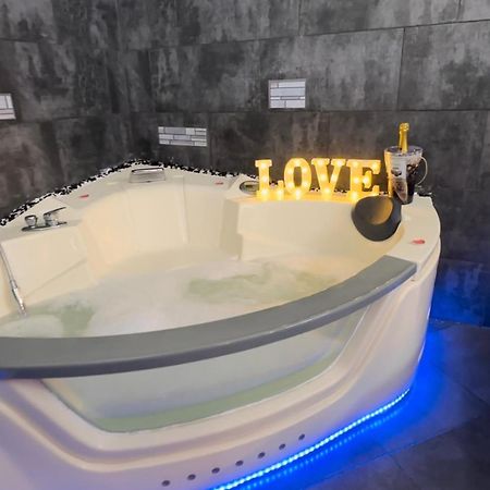ナポリ Casa Di Vincenzo Bed & Breakfast エクステリア 写真