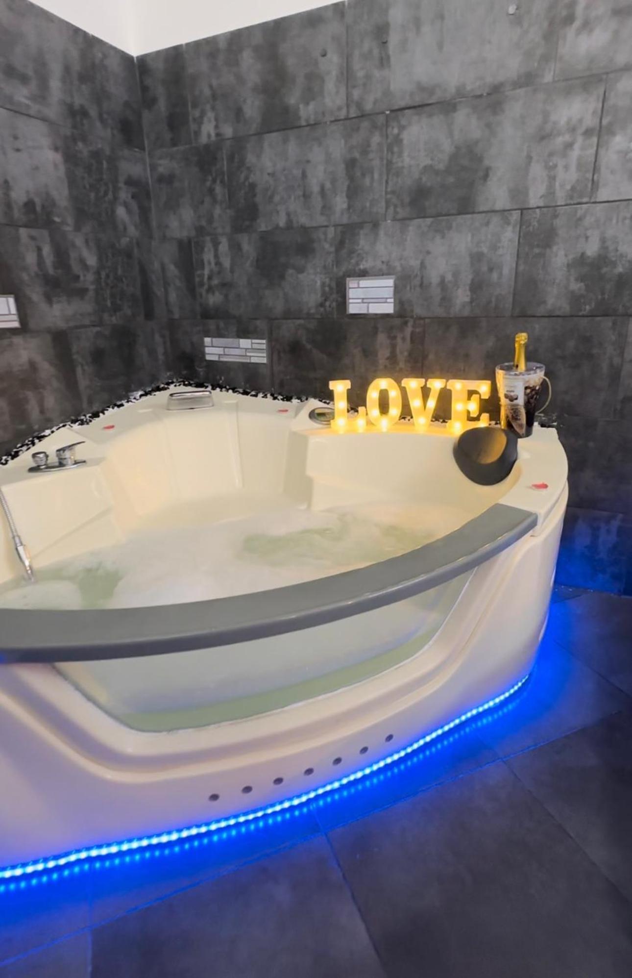 ナポリ Casa Di Vincenzo Bed & Breakfast エクステリア 写真