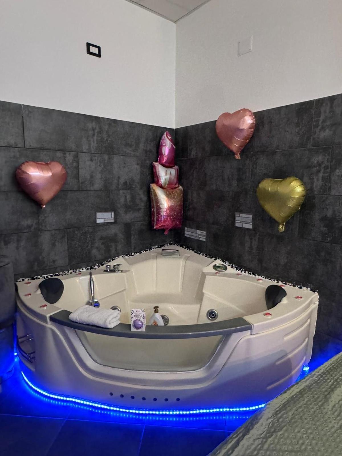 ナポリ Casa Di Vincenzo Bed & Breakfast エクステリア 写真