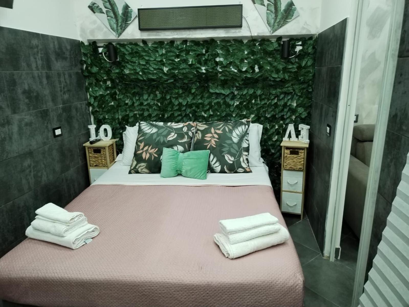 ナポリ Casa Di Vincenzo Bed & Breakfast エクステリア 写真